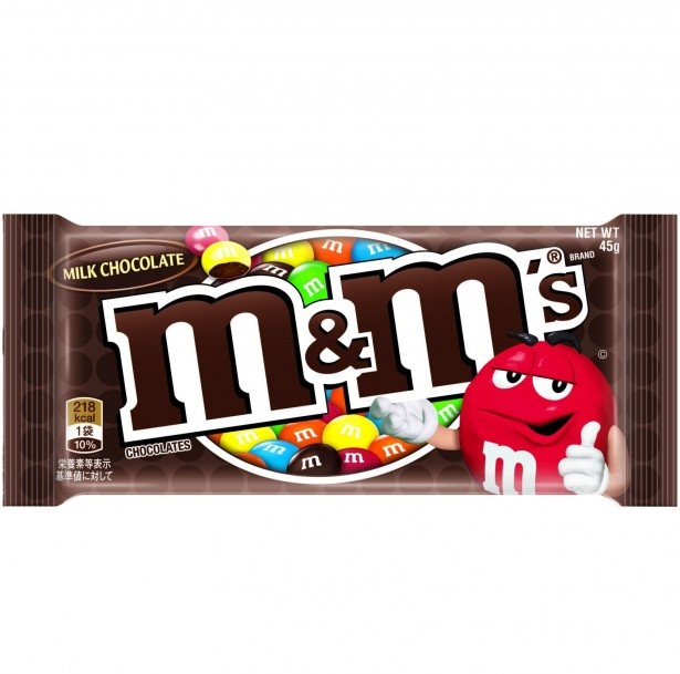 【写真を見る】1941年生まれの超ロングセラー商品「M＆M'S」ミルクチョコレート(希望小売価格・税抜100円)