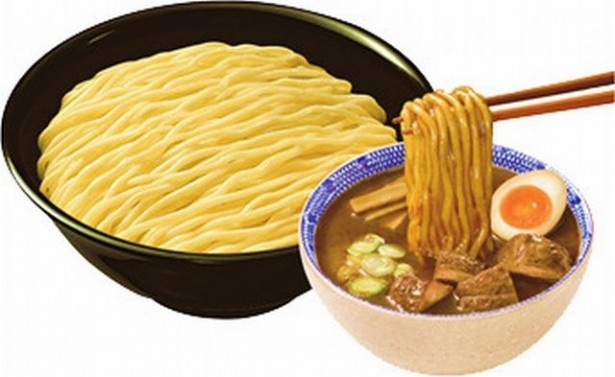 【写真を見る】大盛りにも特盛にも！5食パックなので好みの量で味わえる。写真は調理の一例