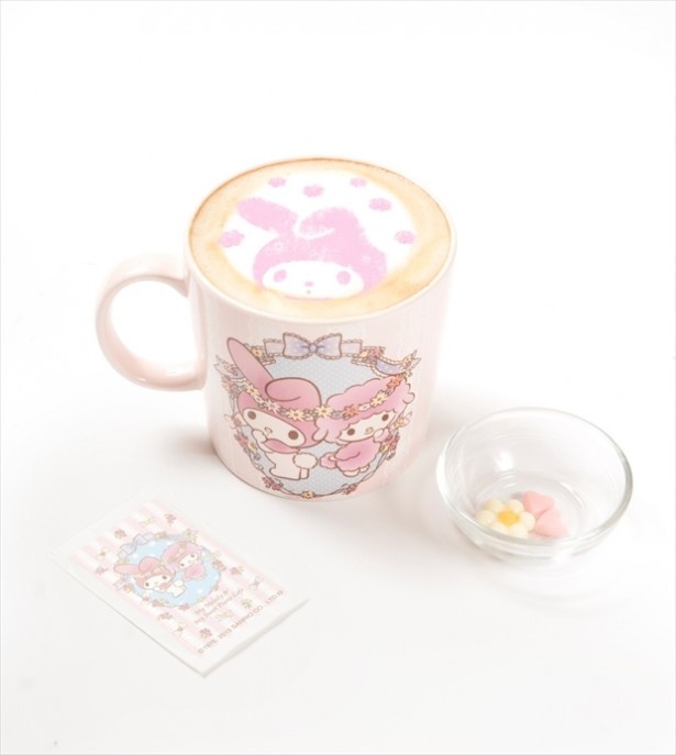 HOTはオリジナルシュガー付き！「マイメロディラテ」(税抜680円)