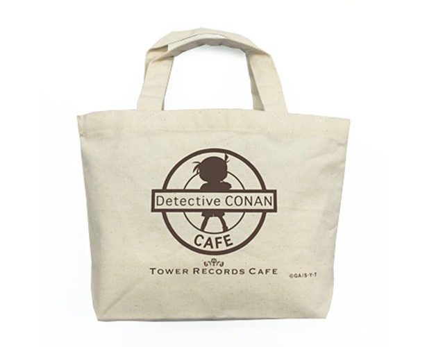 コナンカフェのロゴをあしらった「コナンカフェ×TOWER RECORDS CAFE ランチトートバッグ」(税抜1000円)