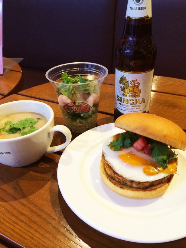 ガパオバーガー＋タイ風春雨サラダ＋シンハービールのセット(1080円)やタイ風春雨サラダ＋シンハービールのセット(788円)もあり