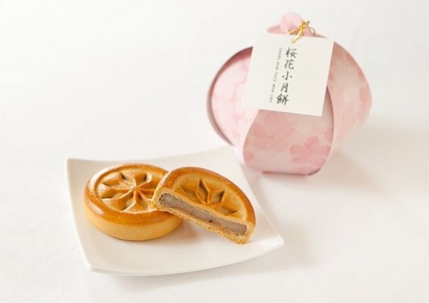 コレド室町2の重慶飯店 GIFT＆DELIでは、さくら餡の月餅「桜花小月餅」(864円)を発売中！なくなり次第終了のため、気になる人はお早目に