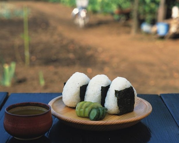 お茶×ご飯の相性を検証！「お～いお茶」が1位に