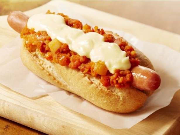 「ボールパークドッグ トマトポテト＆チーズメルト」(370円)は、ベーコンや玉ねぎなどの具の食感がアクセント！