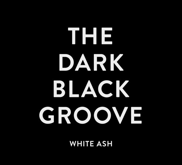 3/4リリースの「THE DARK BLACK GROOVE」。写真は初回生産限定ケース。2800円＋税（全11曲）