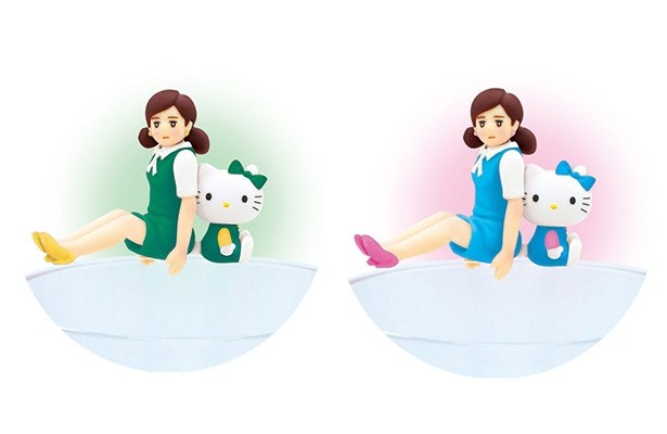 こちらを見つめる「背中あわせのキティちゃんとフチ子」