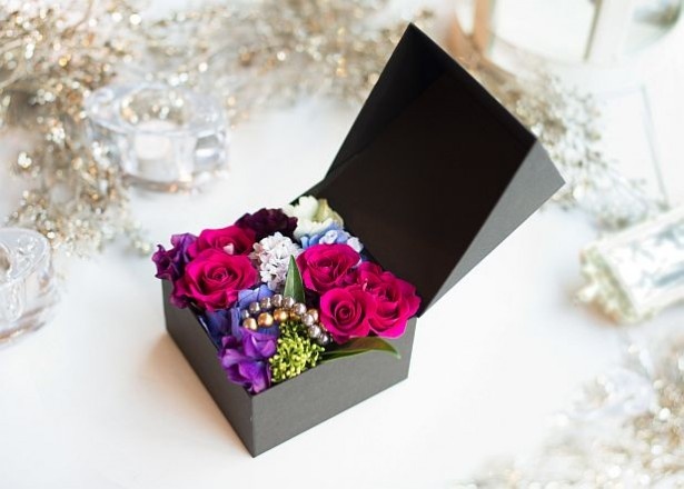 SAINT JORDI FLOWERS THE DECORATORの「Jewelry Box-fragrant-」(3780円)は、優美なジュエリーボックスを思わせる一品