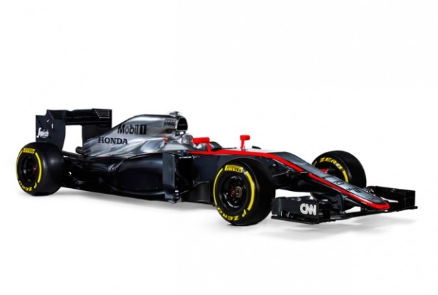 「MP4-30」はシルバーとブラックがベース。フロントノーズの赤いラインが特徴的