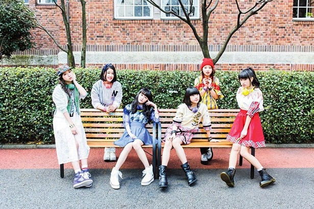 3月4日にリリースされた、小さな歌のモンスターによる旅立ちの歌「青春フォトグラフ」(Little Glee Monster)