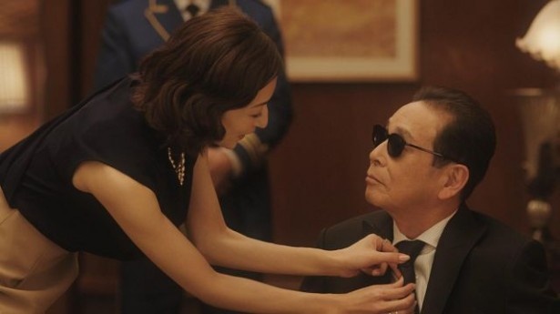 新CMに松雪泰子も出演。夕食のダイニングカーでタモリに声をかけられる