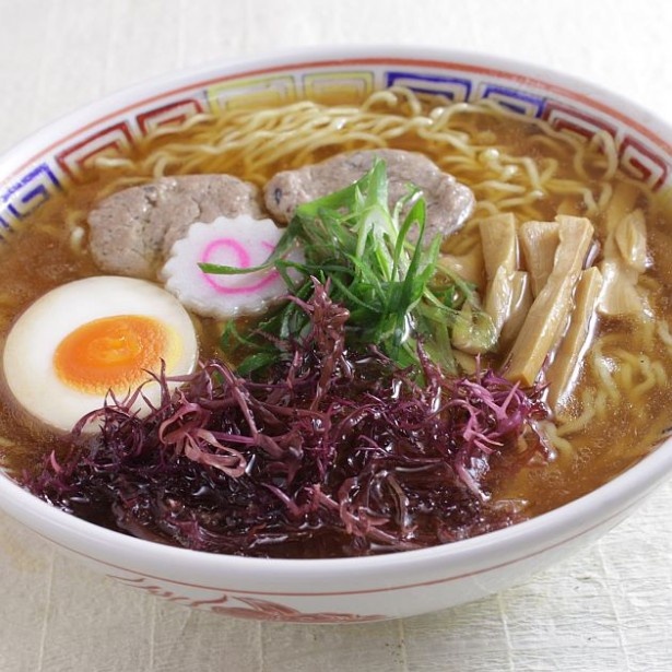 新横浜ラーメン博物館では、「かもめ食堂」の新メニュー「さんまラーメン醤油味」(900円)をいち早く味わえる