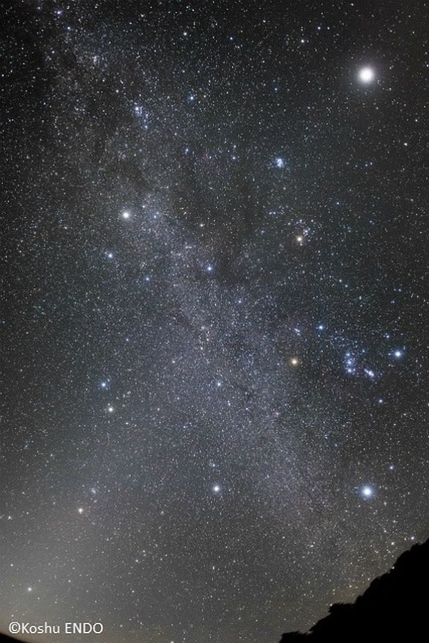 【写真を見る】「天空のX」など、息を呑むほど美しい星空に癒されること間違いなし！