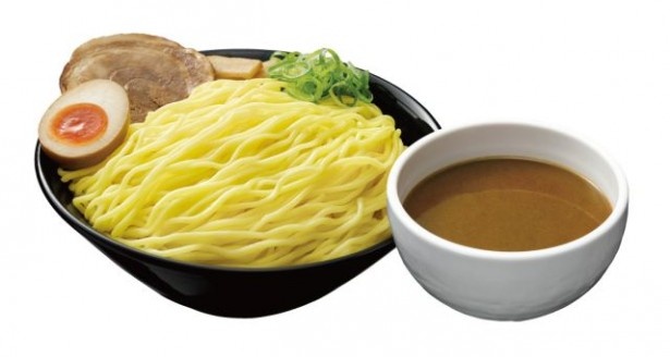【写真を見る】特盛り(600g)が1杯300円で食べられる！
