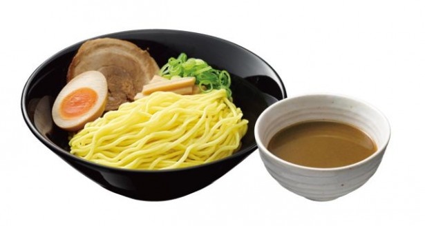 女性でもおいしく間食できる袋麺1食分の並盛り(200g)