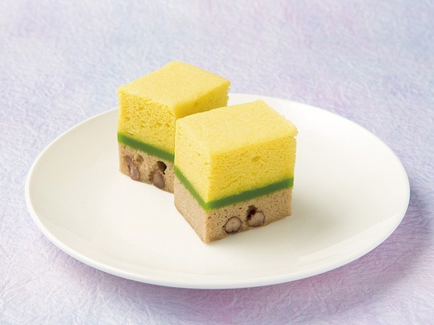 餡が入った生地を蒸した柔らかな和菓子。豆半の「浮島」(1100円)