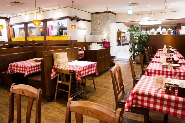 明るく居心地の良い空間が広がる、東京洋食屋 神田グリル アトレ大井町店の店内