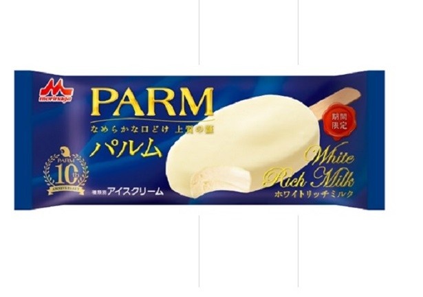 発売中の｢PALM ホワイトリッチミルク｣(希望小売価格・税抜130円)。濃厚なミルクアイスを、溶ける温度にこだわったホワイトチョコでコーティング