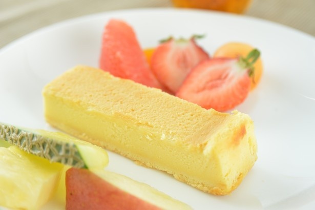 コンビニ5位は「Sweets＋ チーズ極まるベイクドチーズ」。ゴルゴンゾーラチーズパウダーを加え、より濃厚さとコクのある味わいを実現している