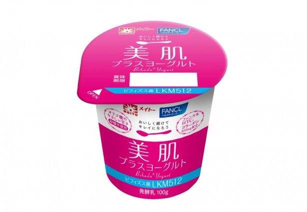 【写真を見る】生きて腸まで届き、腸管内でも増殖するビフィズス菌を配合した「美肌プラスヨーグルトLKM512」(希望小売価格129円)