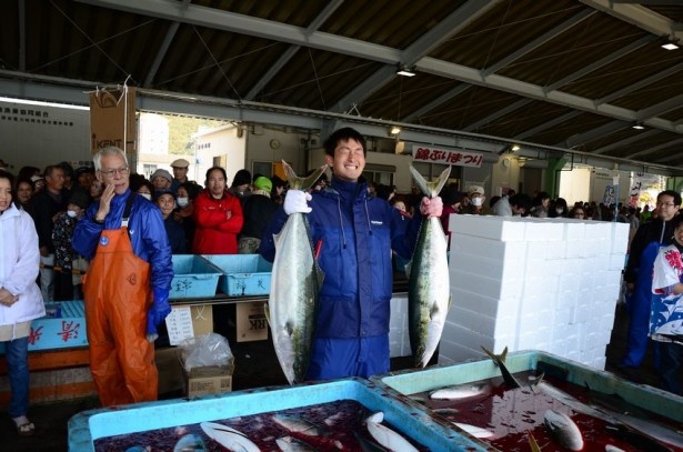 これだけ大きいブリになると、けっこうな重量です。