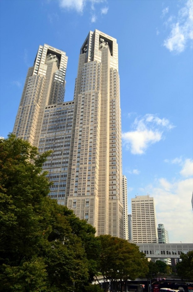 【写真を見る】日本人、外国人の両方から支持されている東京都庁舎