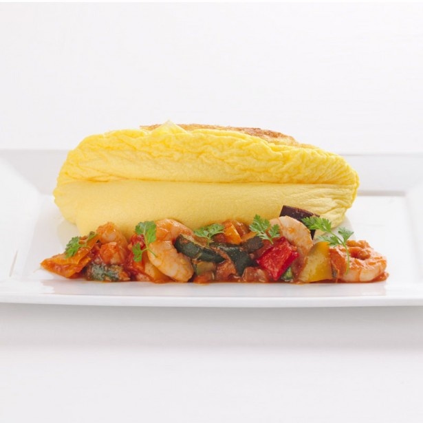 さわやかな酸味が食欲をそそる「甘酸っぱい海老のオムレツ」(パンとフライドポテト付き・税抜1990円)