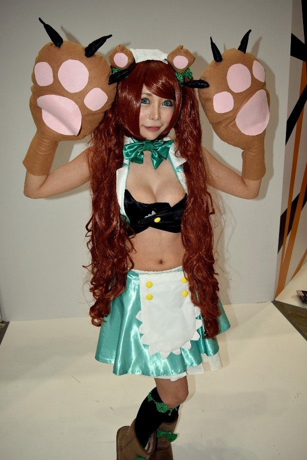 【写真を見る】「ユリ熊嵐」の百合ヶ咲るるに扮する泉れおなさんなど、セクシーなコスプレイヤーが大集結