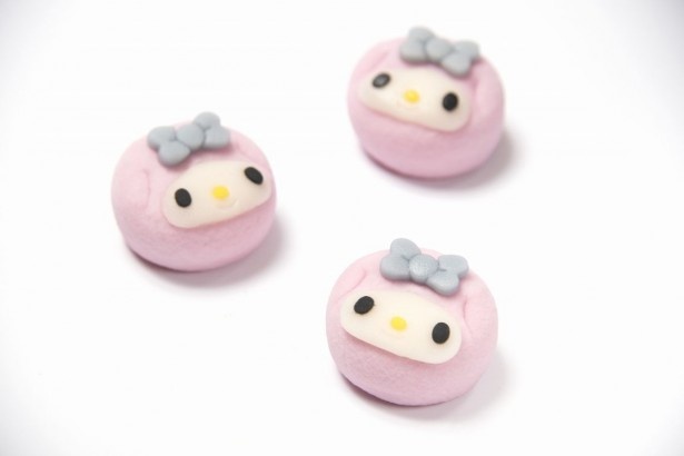 2月中旬より先行発売している「マイメロディ大福」(1個200円)。食べるのが惜しいほどかわいい！/マイメロディドリームカフェ
