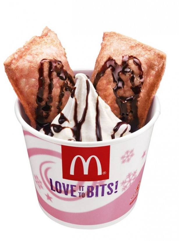 ソフトクリームに「いちごパイ」をトッピングしてアラモードに！