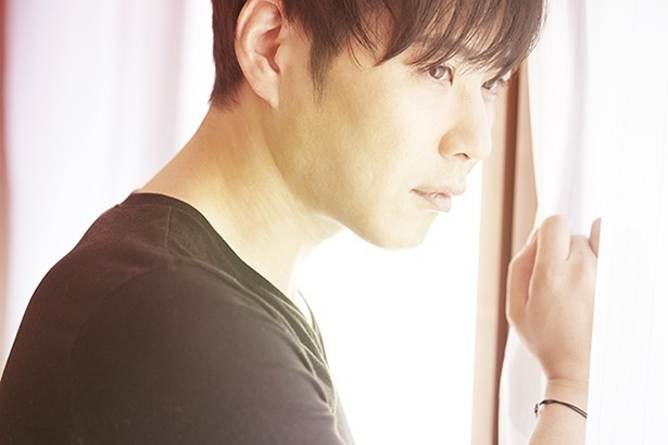 ビジュアルブックらしく藤原一裕のカットが多数掲載