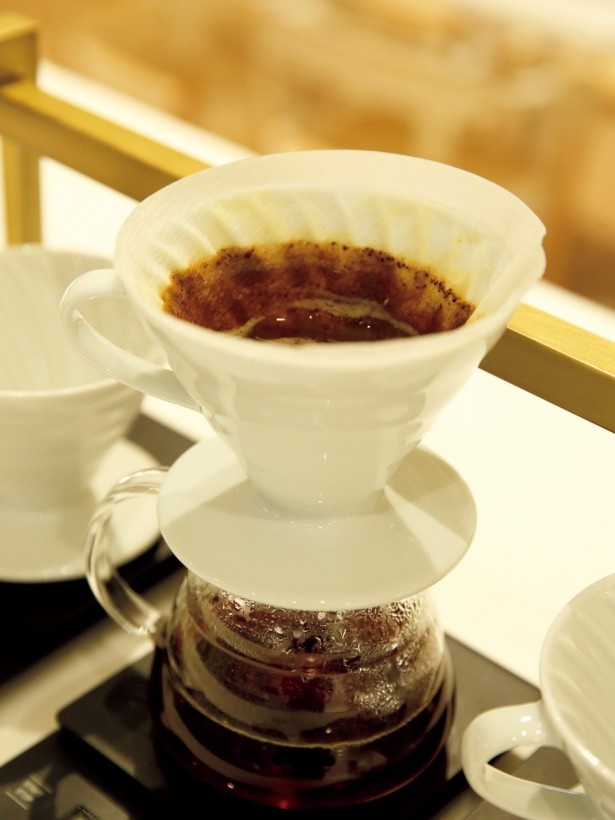 COUTUME 玉川高島屋店のコーヒーは、ワインを彷彿とさせる、繊細な香りと奥行きのある味わいが特徴