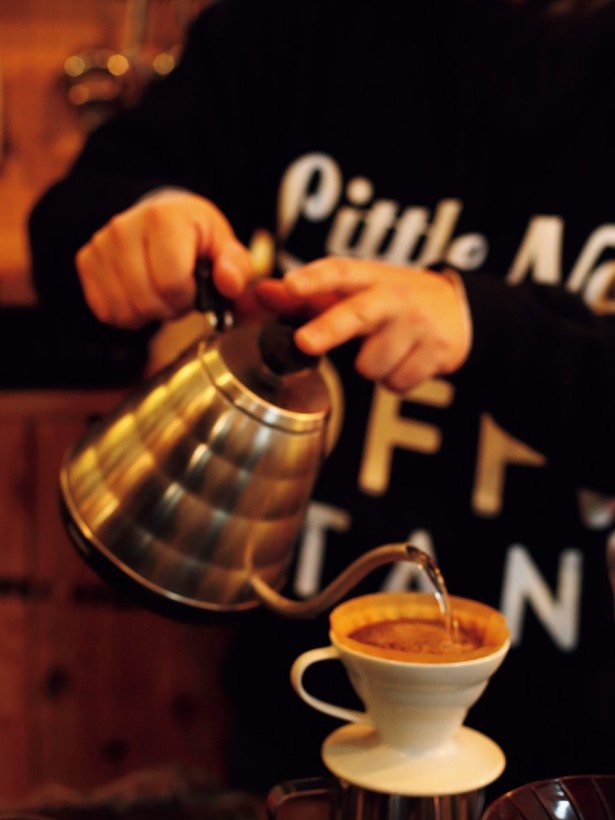 Little Nap COFFEE STANDの「ドリップコーヒー(S)」(380円)。4種類のシングルオリジン豆からチョイスできる