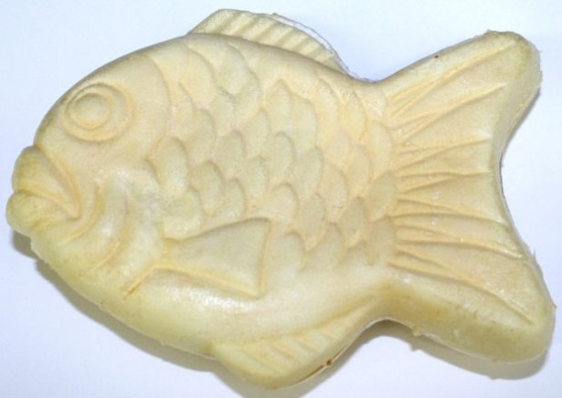 【写真を見る】もち米粉を練り込んで仕上げたモナカはもちっとした食感だ