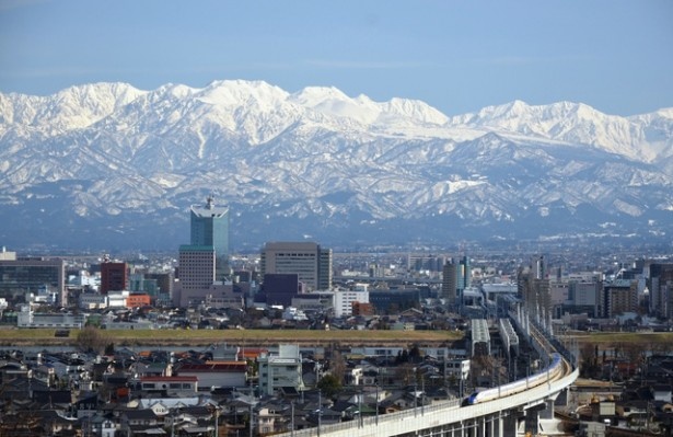 雪を被った立山連峰は、東海道新幹線から見える富士山よりもダイナミック!?