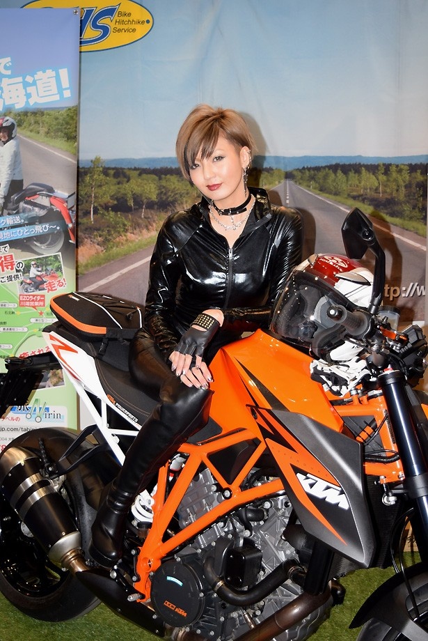 ライダースジャケットがよく似合う