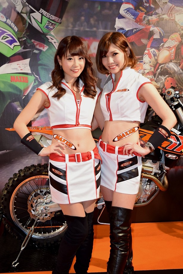 MAXXIS INTERNATIONAL JAPANブースのコンパニオン