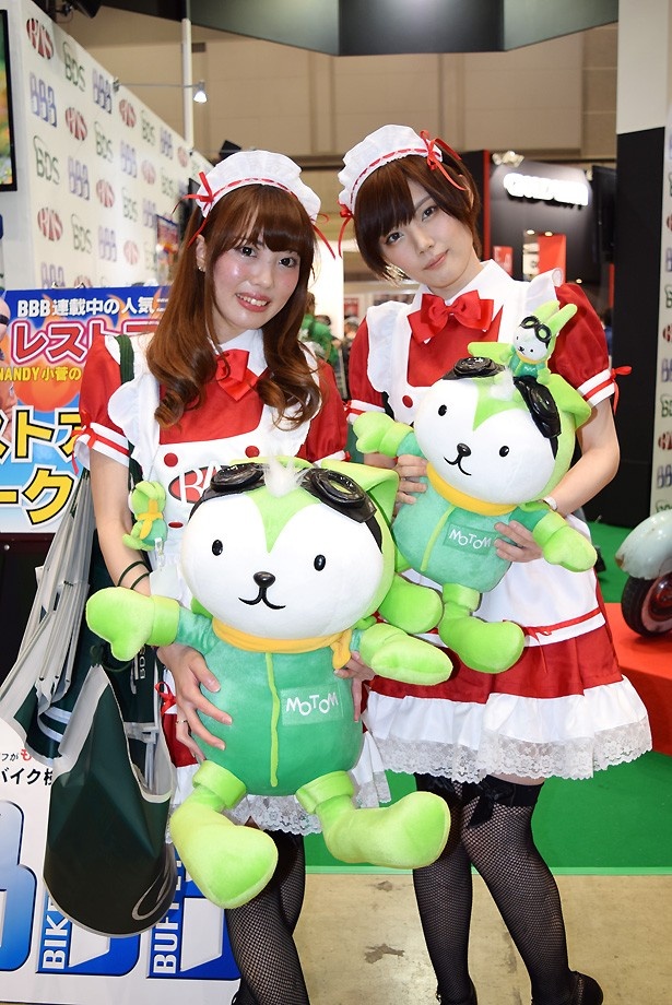 メイド衣装のコンパニオンも登場！