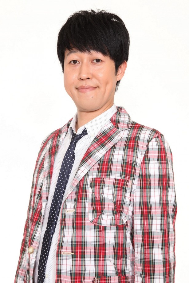 【写真を見る】俳優・芸人・ミュージシャンとマルチに活躍する小籔千豊は、寺好きでもある