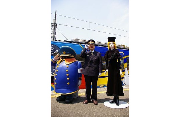 松本零士さんとメーテル＆車掌さんのフィギュア写真　その他列車画像