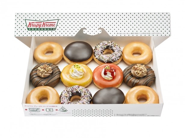 12個入りの｢プレミアム クリーム ダズン｣(2000円)。新商品3種計4個に、｢オリジナル・グレーズド｣4個、チョコ系ドーナツ2種計4個をアソート