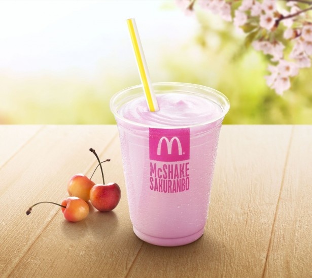 山形県産佐藤錦を使ったぜいたくな1杯「マックシェイク さくらんぼ」(Sサイズ100円、Mサイズ195円)