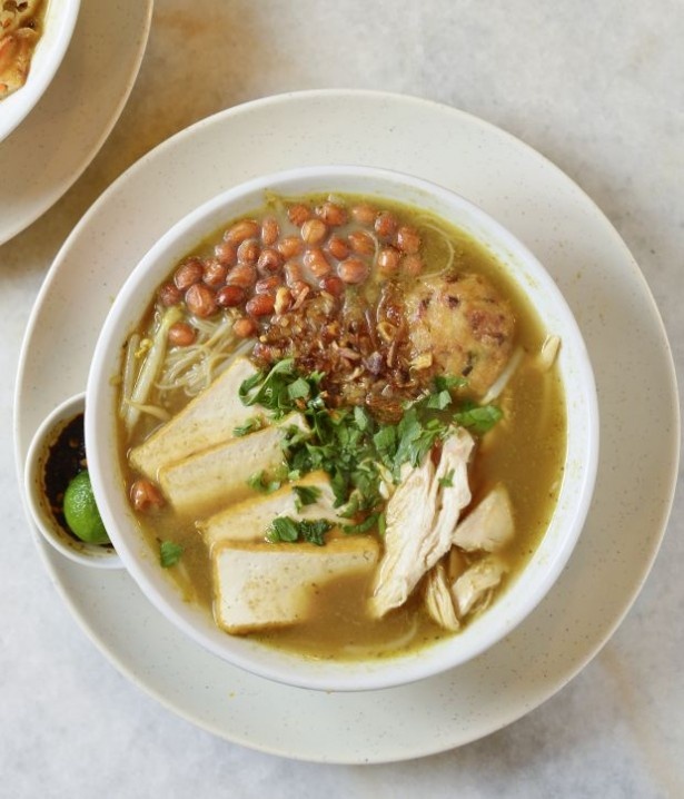 「ミー」は麺料理のこと。ココナッツミルクをたっぷり入れて作るカレー味の「カリー・ミー」が代表的