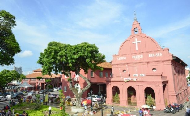 世界遺産の町、マラッカ。こちらは1753年に建てられたピンク色のムラカ・キリスト教会
