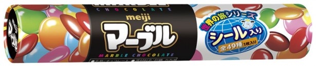 【写真を見る】7色のカラフルな糖衣チョコでおなじみ、子供に大人気の｢マーブル｣(33g・参考小売価格・税抜112円)。シール1枚を封入