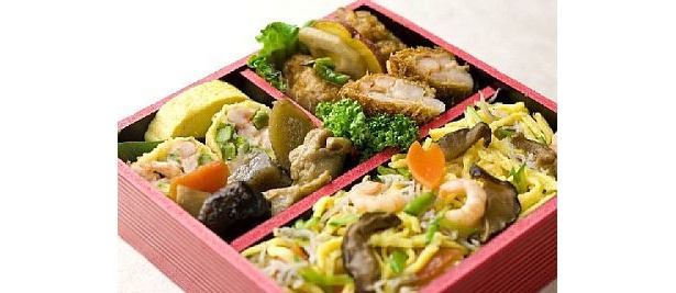これはレア！和洋折衷の「コラボ弁当」（1575円）
