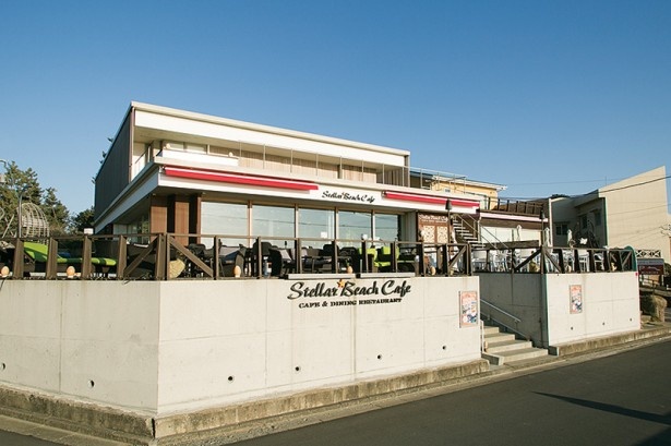 福間海岸に面している店舗。空の色、波の音を感じられる最高のロケーション