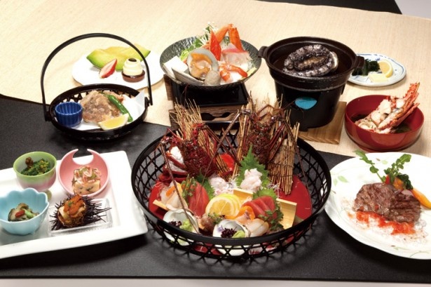 伊勢エビとアワビが堪能できる宿泊プラン「豪華よくばりプラン 極み～和食コース～」(1泊2食付、平日1名2万1210円～、休前日2万4450円～)もおすすめ