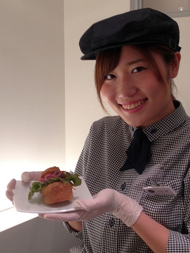 「ポップオーバーサンド」は2個800円で提供