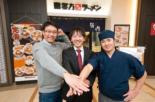 「東京ウォーカー」編集部と「エースコック」開発部、「喜多方ラーメン坂内」商品開発本部がそれぞれ知恵を出し合った