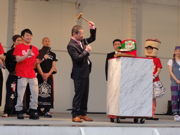 キム兄のゴングで「2015 肉汁祭」が開幕！